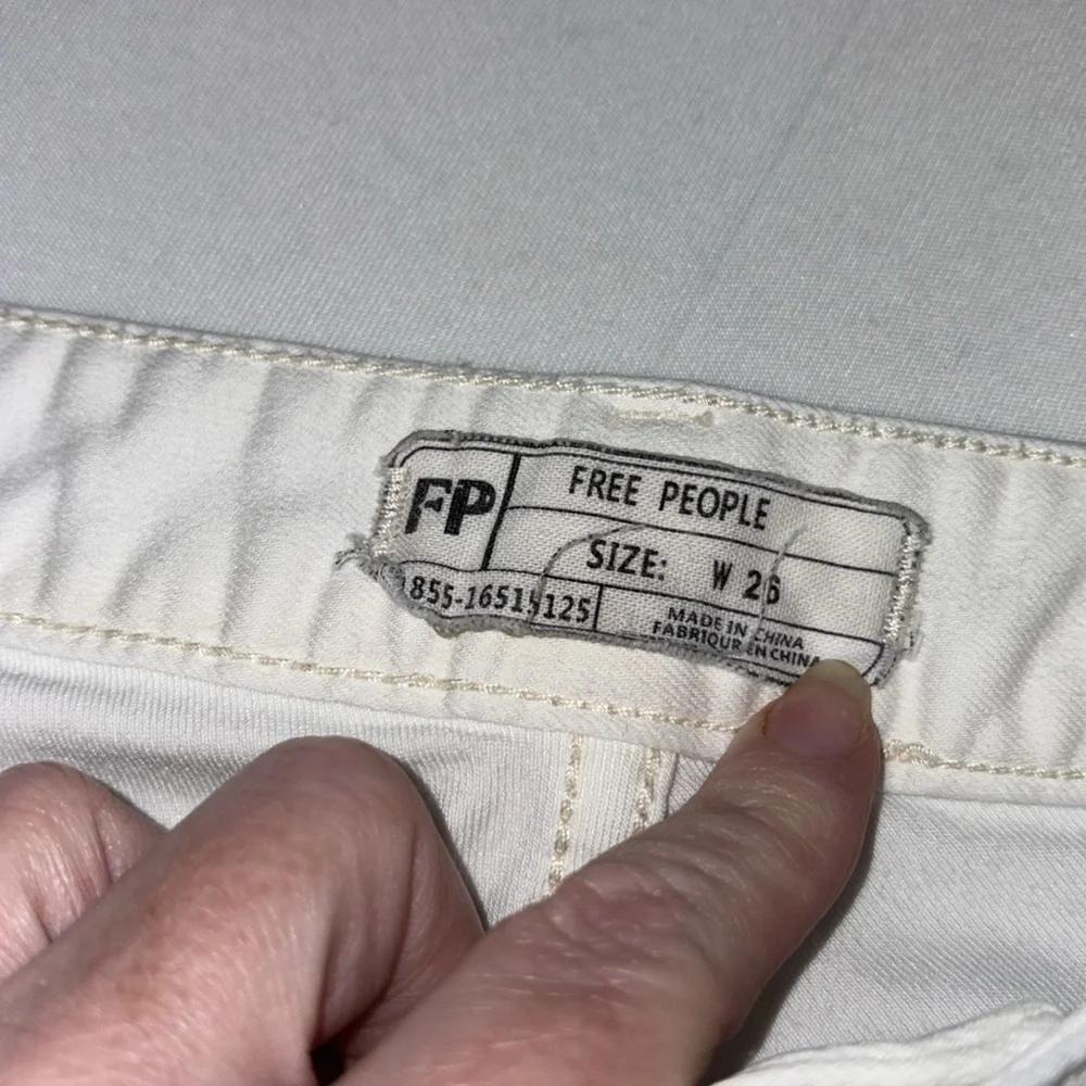 Free People jeans skinny fit ripped knees button/zip 5 pockets size 26